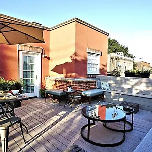 Sprawling Penthouse With Rooftop Deck Blocks From The River Apartment
